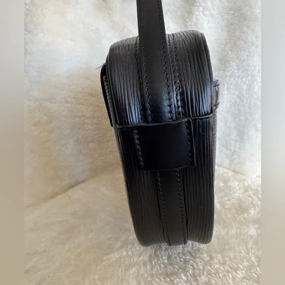 LOUIS VUITTON Jeune Fille MM Epi Leather Bag - Picture 6 of 15